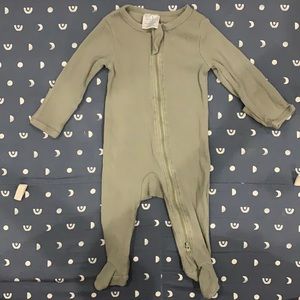 Mebie Baby footed pajamas with 2 way zipper; 3-6m